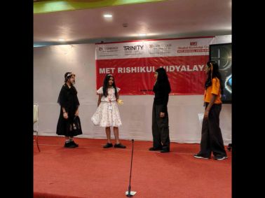 MRV Grade 7 Explores Literature Through Theatre